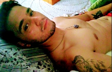 Jhow olhos verdes